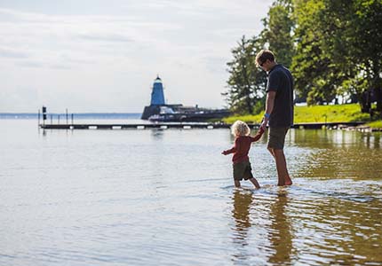 Bo på Kinnekulle camping och stugby och vandra på Kinnekulle